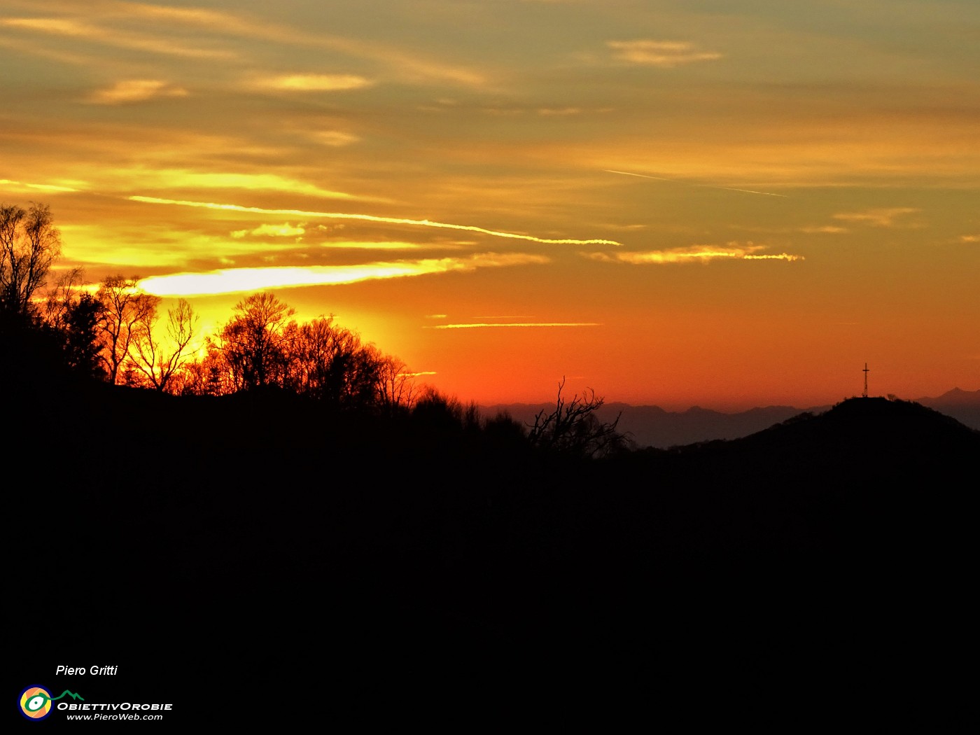 64 Colori del tramonto verso il Canto Alto.JPG